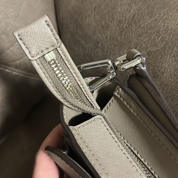 Like new Tory Burch crossbody - Picture 11 of 12